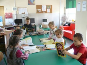 Obchody Międzynarodowego Dnia Zwierząt w bibliotece szkolnej